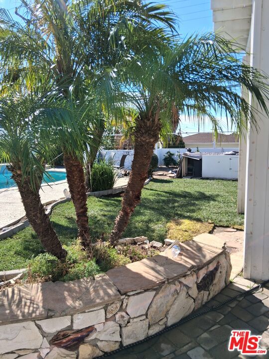 5424 S Sherbourne Drive Property Photo 10