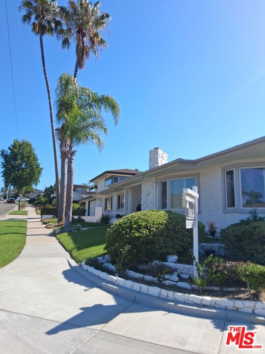 5424 S Sherbourne Drive Property Photo 11