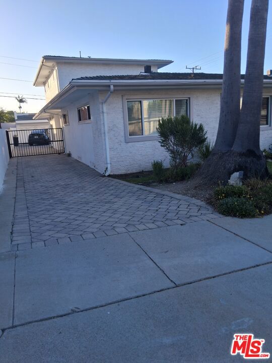 5424 S Sherbourne Drive Property Photo 12