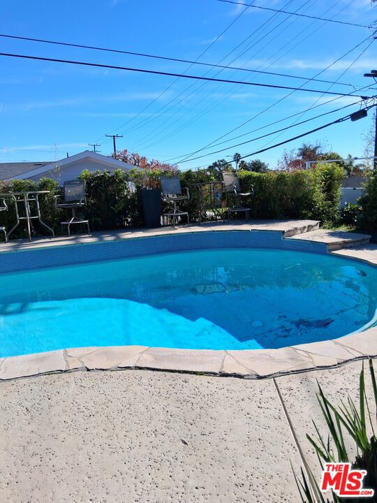 5424 S Sherbourne Drive Property Photo 13