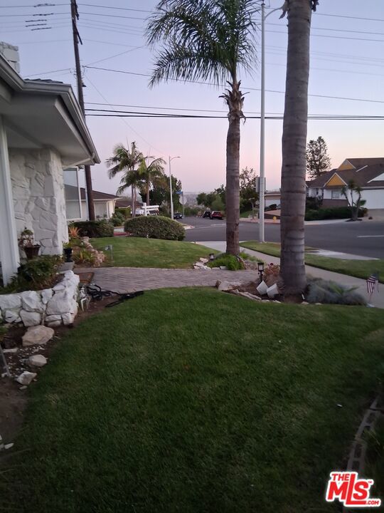 5424 S Sherbourne Drive Property Photo 16