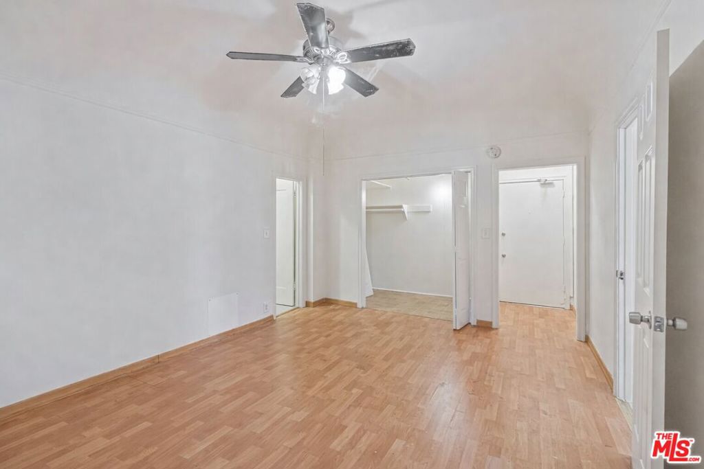 526 S Oxford Avenue 100 Property Photo 1