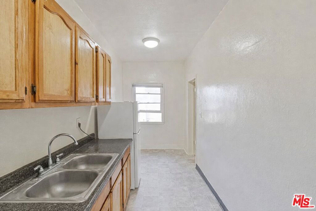 526 S Oxford Avenue 100 Property Photo 4