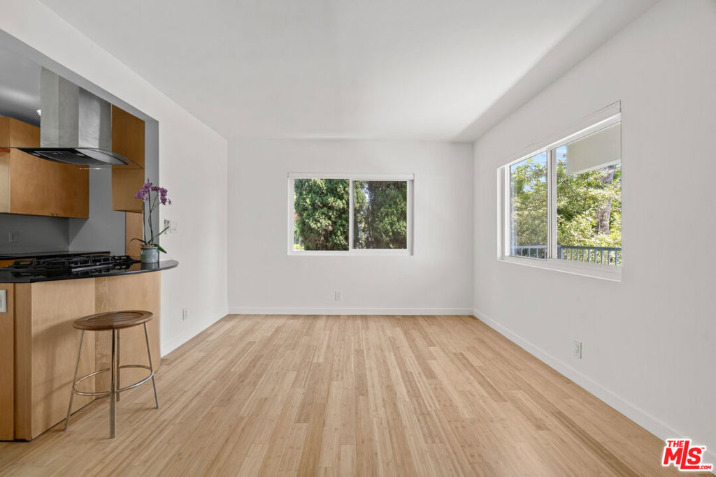 631 Pier Avenue Property Photo 6