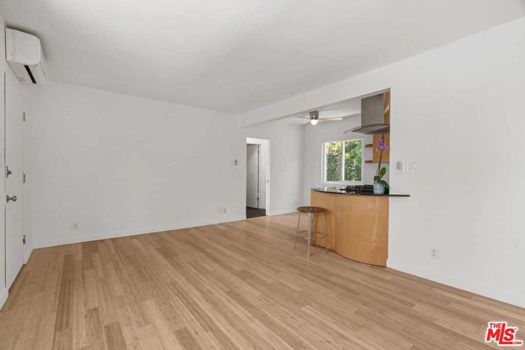 631 Pier Avenue Property Photo 7