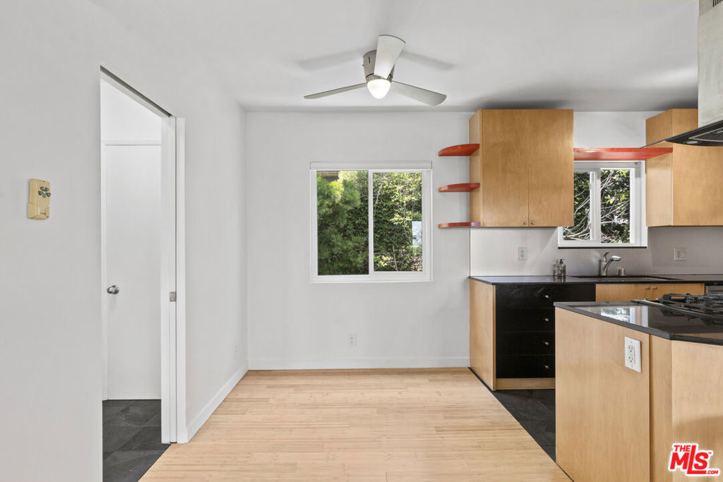 631 Pier Avenue Property Photo 9