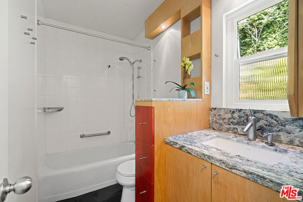 631 Pier Avenue Property Photo 18