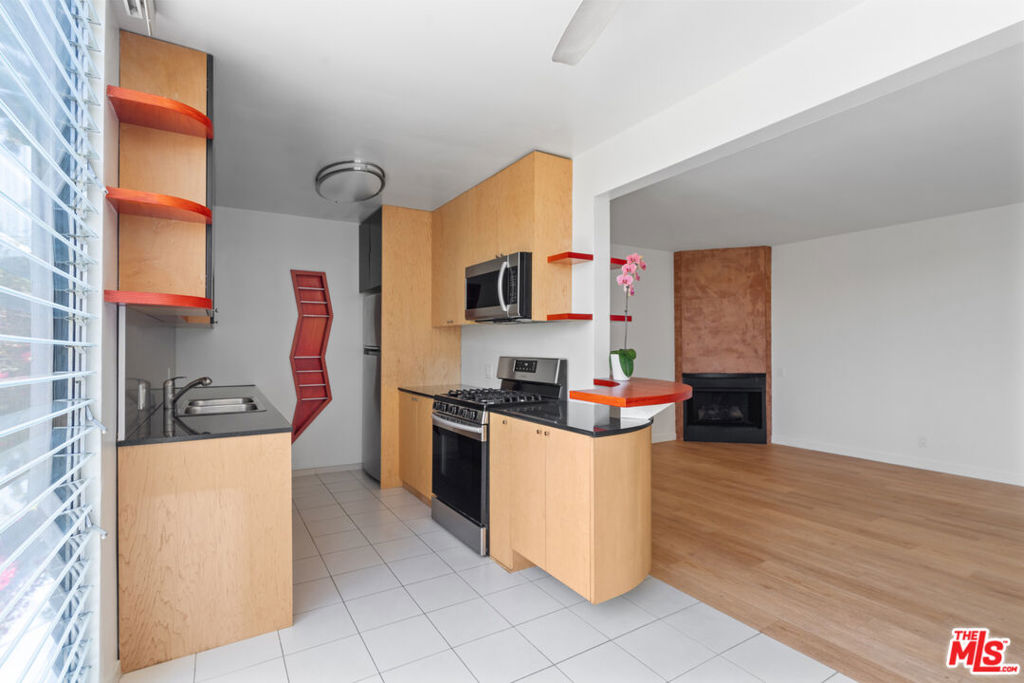631 Pier Avenue Property Photo 23