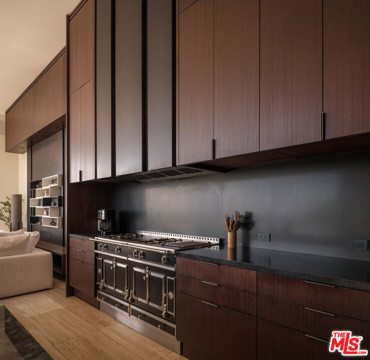 1305 Collingwood Place Property Photo 10