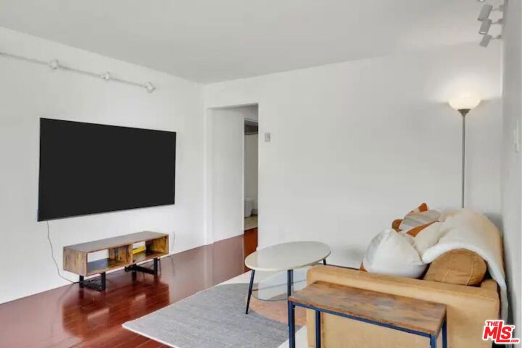 615 E Broadway 304 Property Photo 12