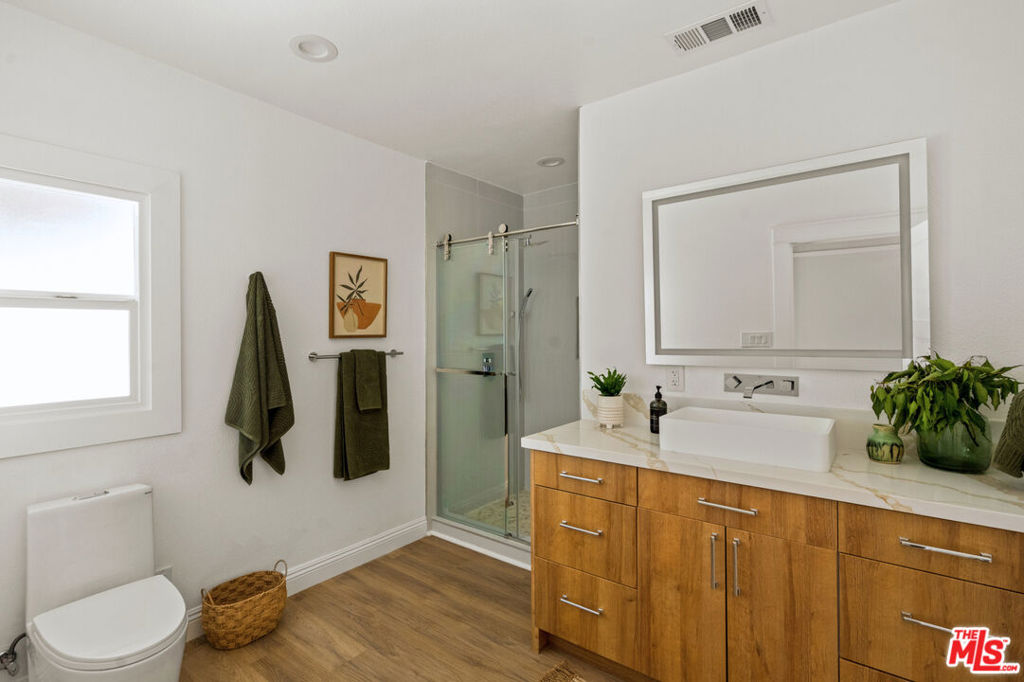 1726 W 52nd Street Property Photo 13