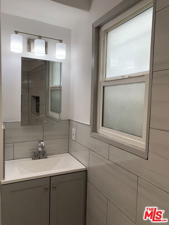1416 W 46th Street Property Photo 8