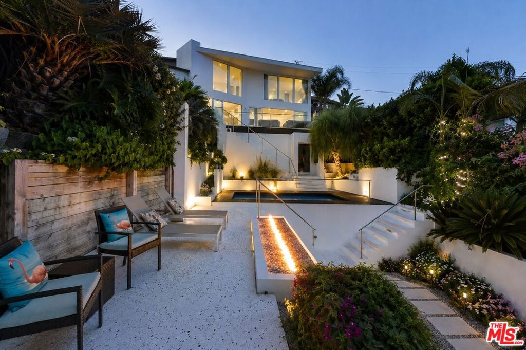 8380 HOLLYWOOD Property Photo 1