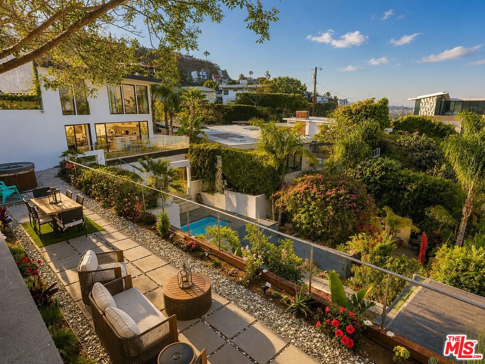8380 Hollywood Property Photo 6