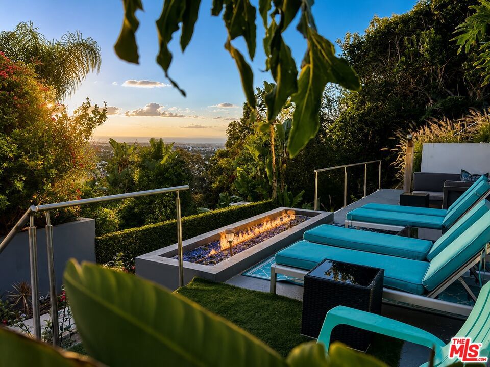 8380 Hollywood Property Photo 7