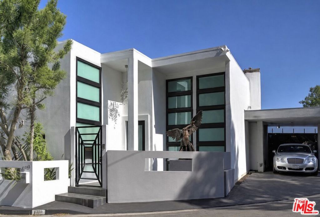 8380 Hollywood Property Photo 9