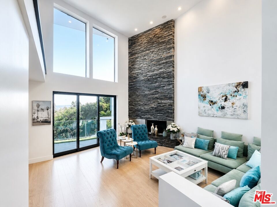 8380 Hollywood Property Photo 11