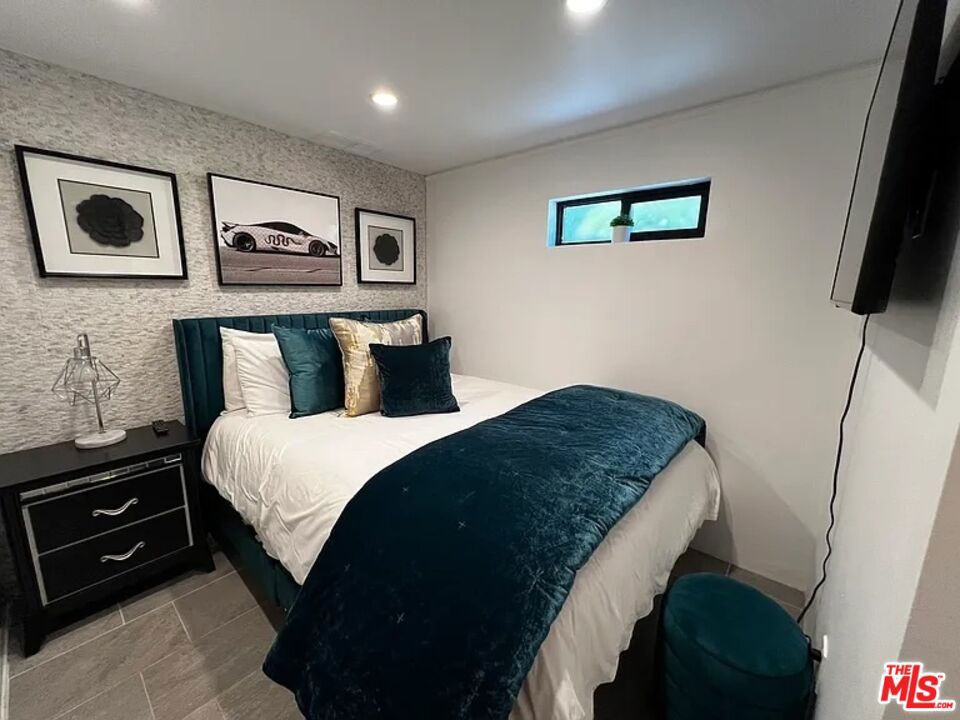 8380 Hollywood Property Photo 40