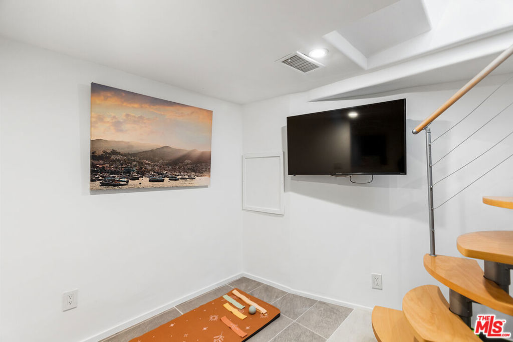 8380 Hollywood Property Photo 48