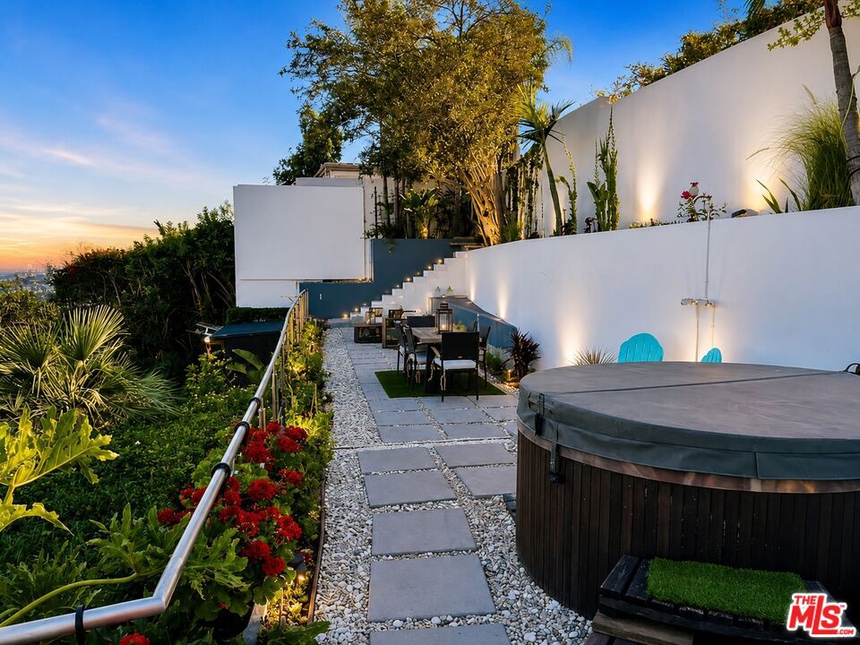 8380 Hollywood Property Photo 50