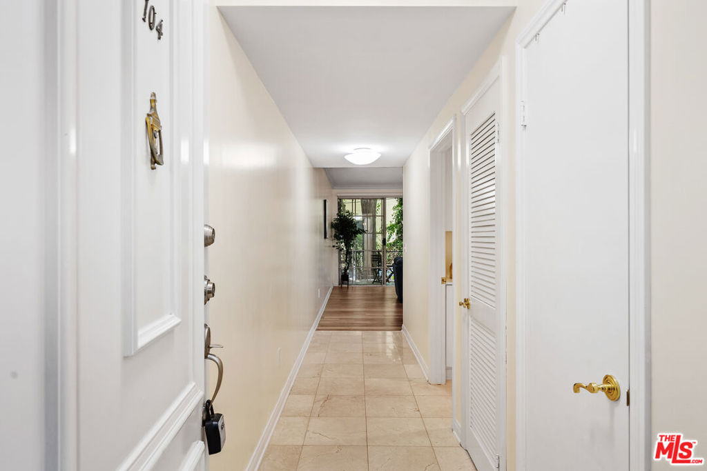 1375 Kelton Avenue 104 Property Photo 6