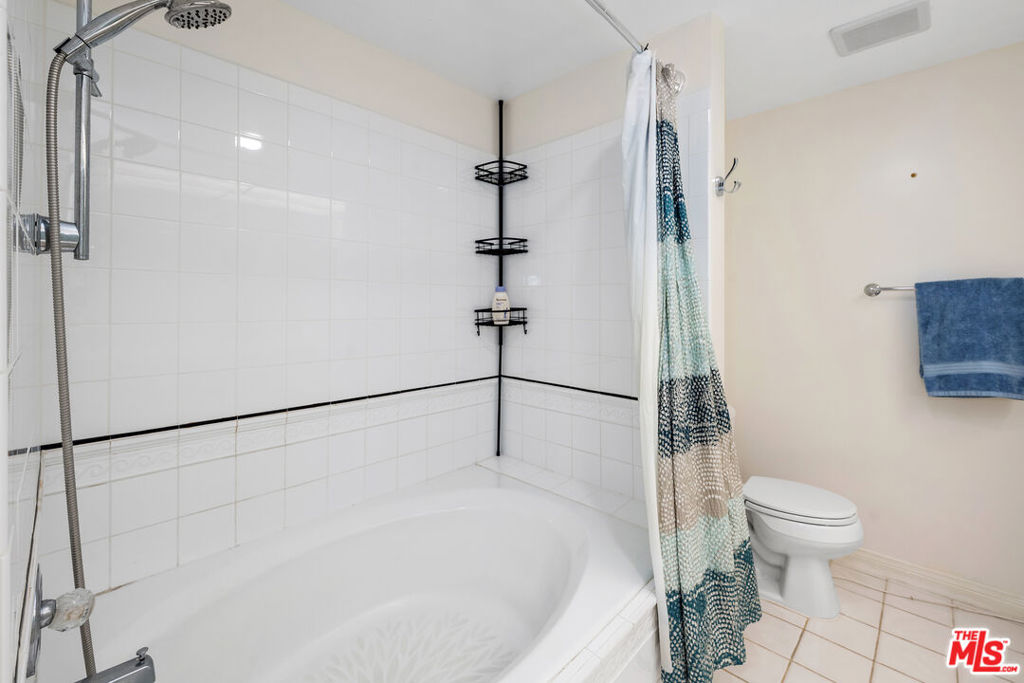 1375 Kelton Avenue 104 Property Photo 21