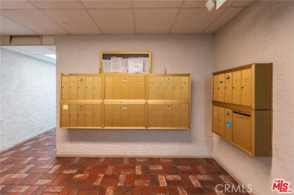 1375 Kelton Avenue 104 Property Photo 31