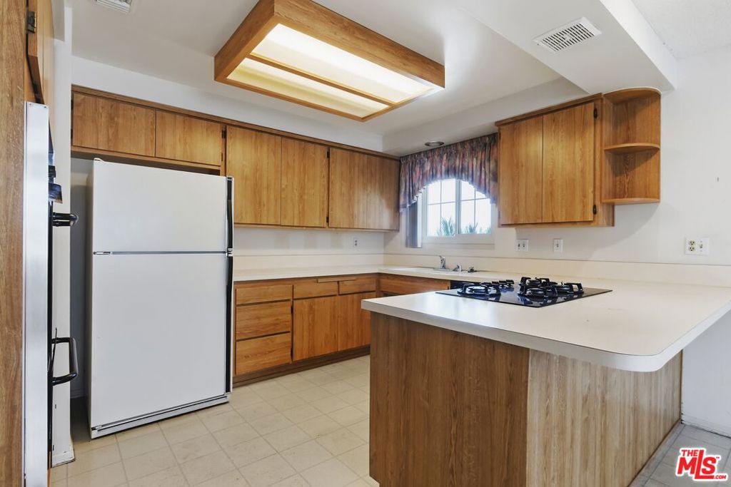 19131 Tulsa Street Property Photo 14