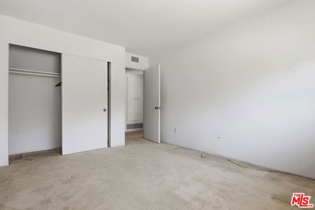 19131 Tulsa Street Property Photo 20