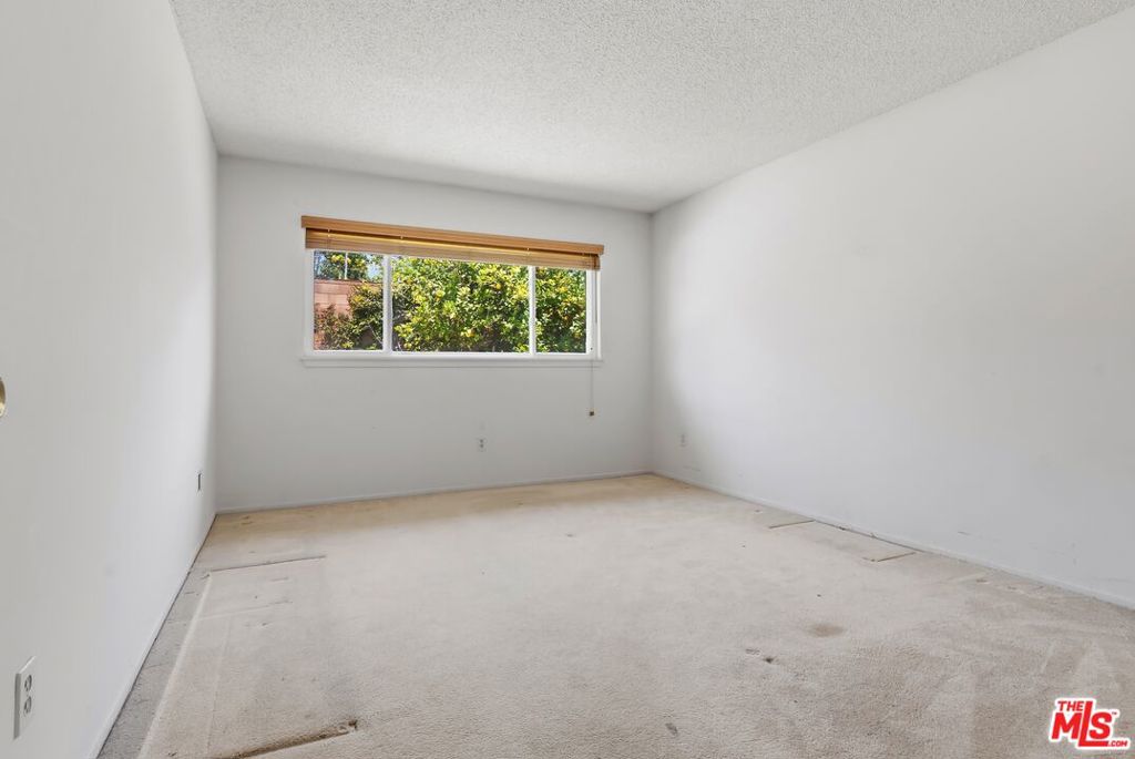 19131 Tulsa Street Property Photo 21