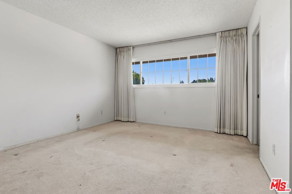 19131 Tulsa Street Property Photo 23