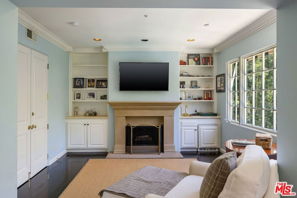 5425 Encino Avenue Property Photo 20