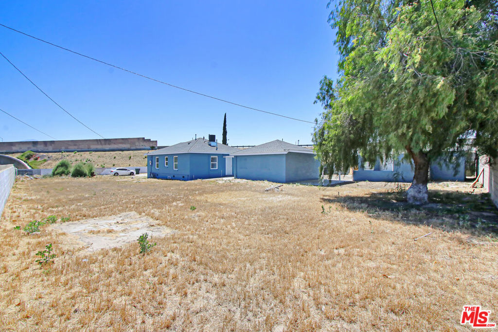 1851 W 23rd Street Property Photo 2