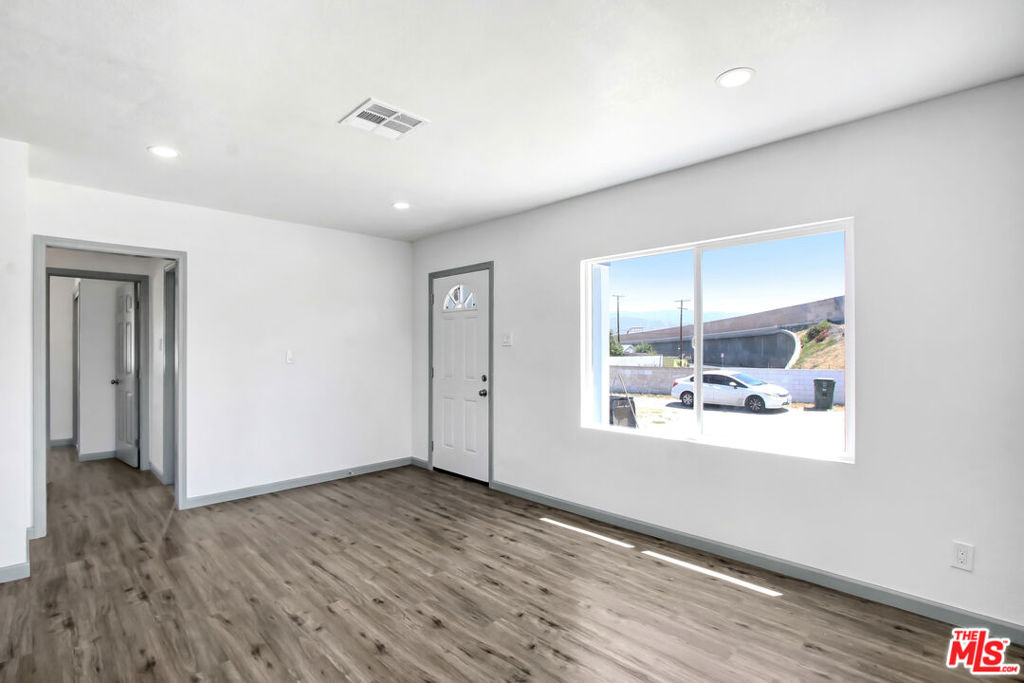 1851 W 23rd Street Property Photo 7