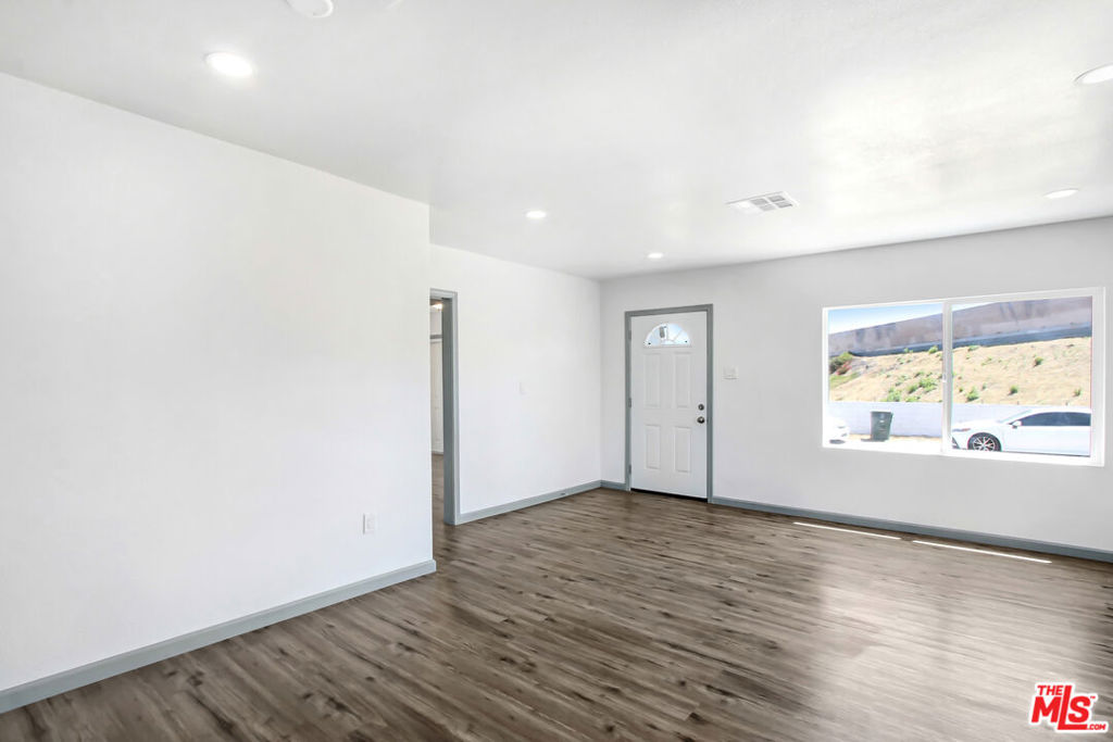 1851 W 23rd Street Property Photo 8
