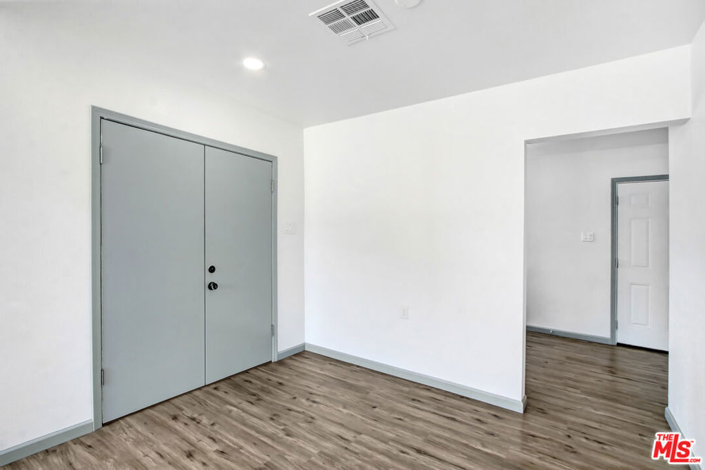 1851 W 23rd Street Property Photo 9