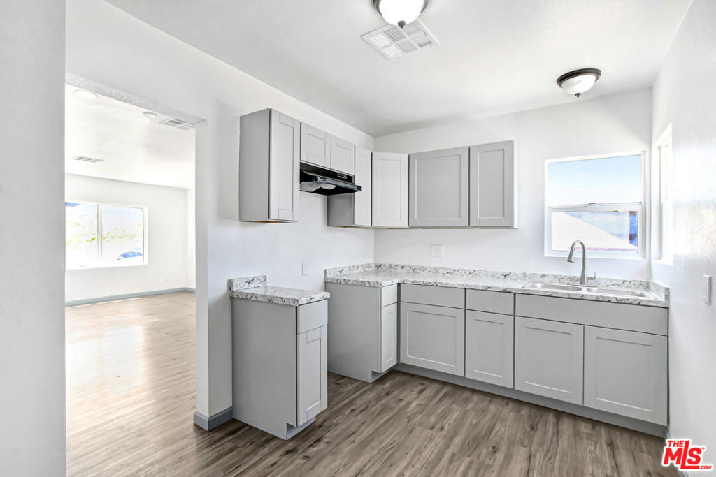 1851 W 23rd Street Property Photo 10