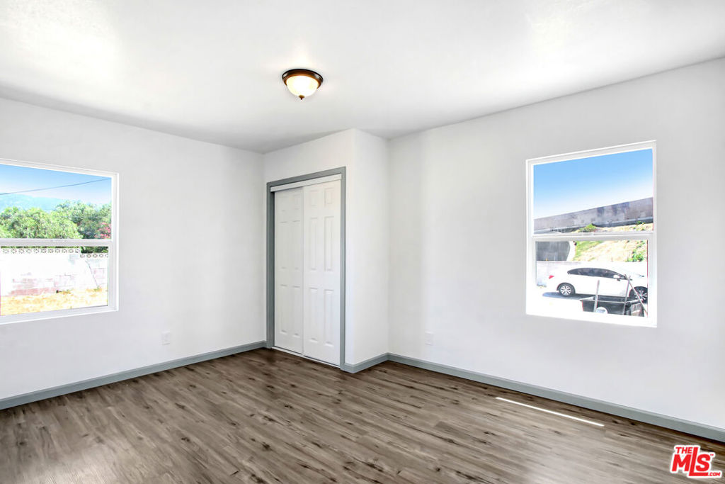 1851 W 23rd Street Property Photo 11