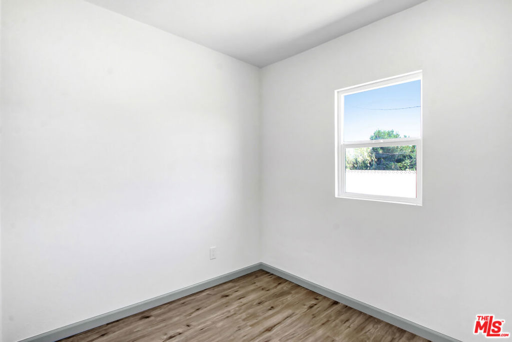 1851 W 23rd Street Property Photo 12