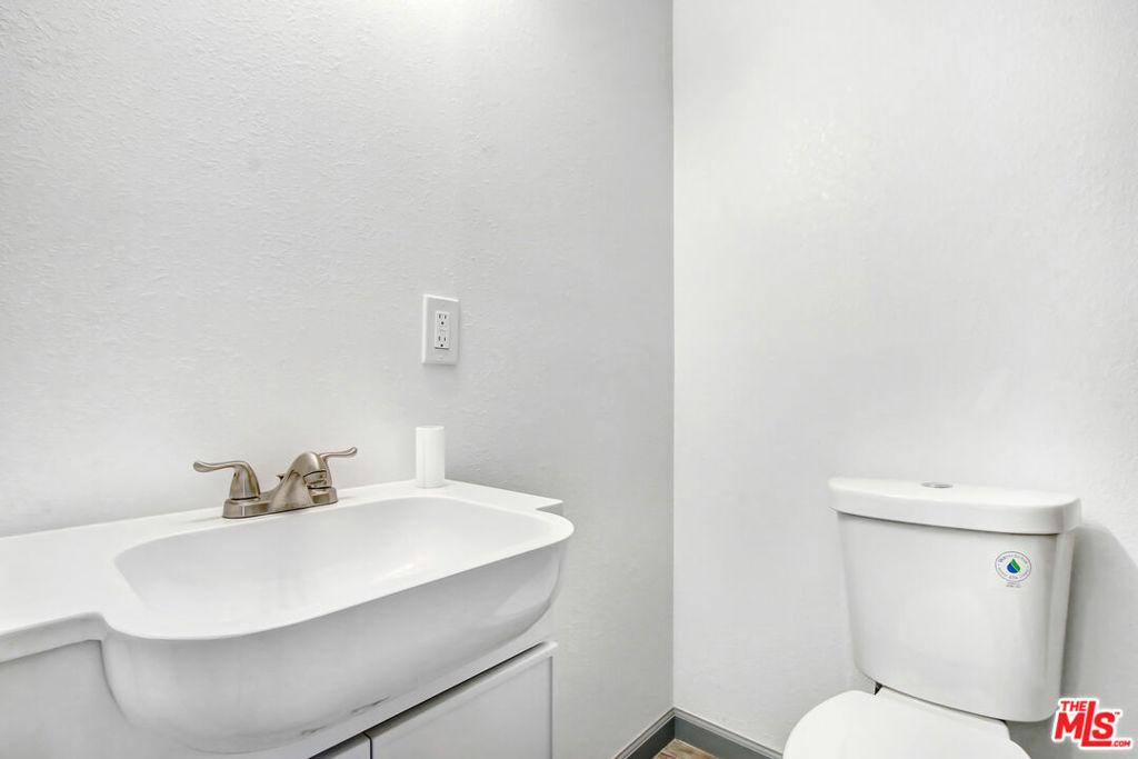 1851 W 23rd Street Property Photo 13