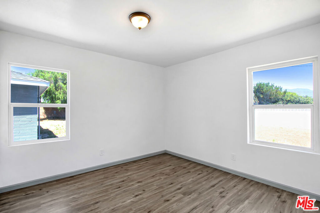 1851 W 23rd Street Property Photo 14