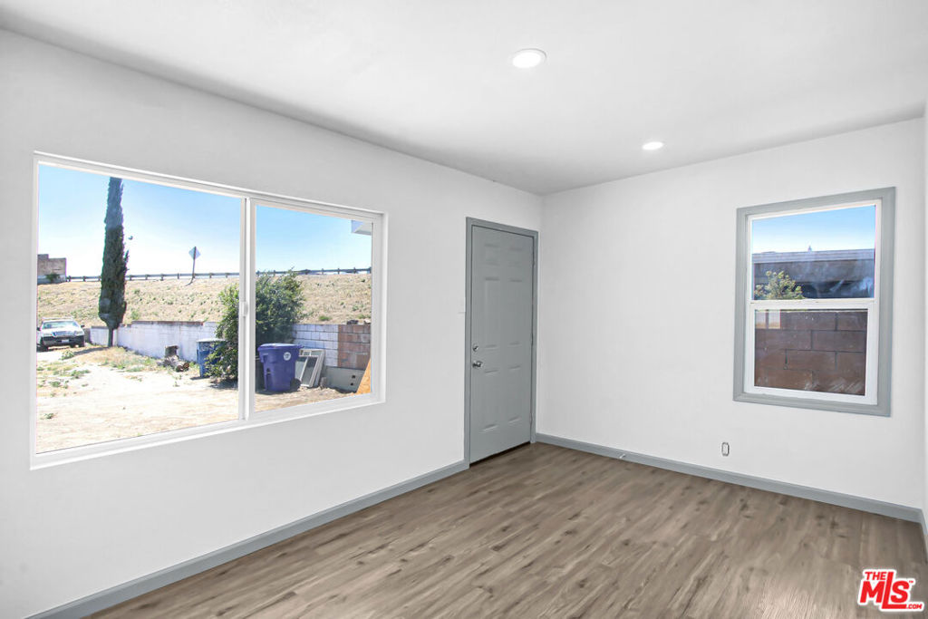 1851 W 23rd Street Property Photo 16