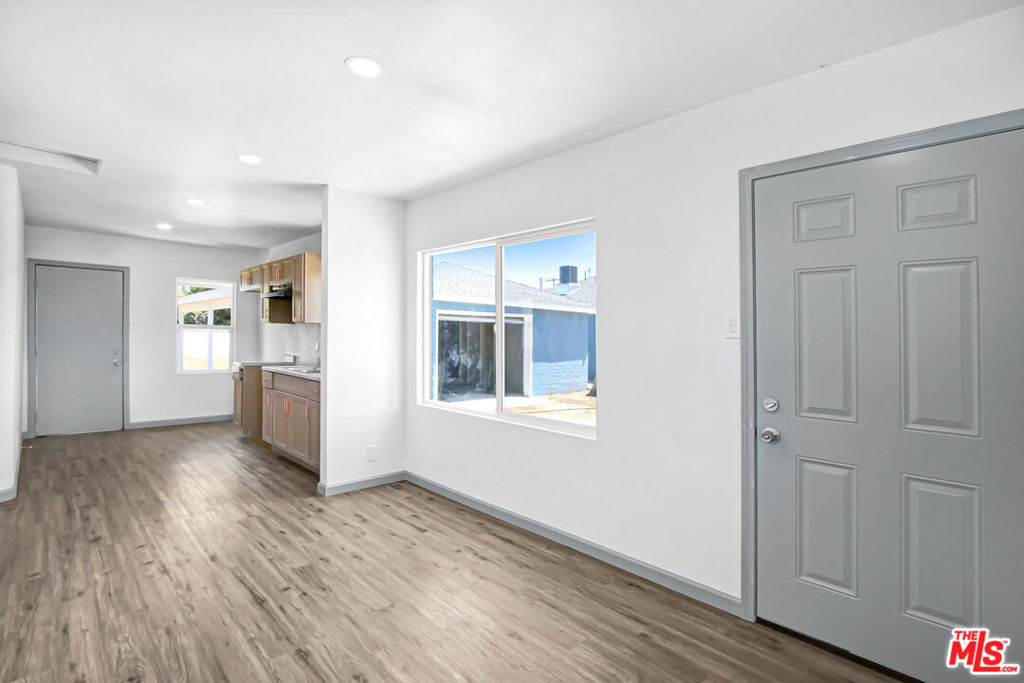 1851 W 23rd Street Property Photo 17