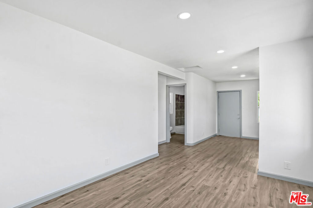 1851 W 23rd Street Property Photo 18