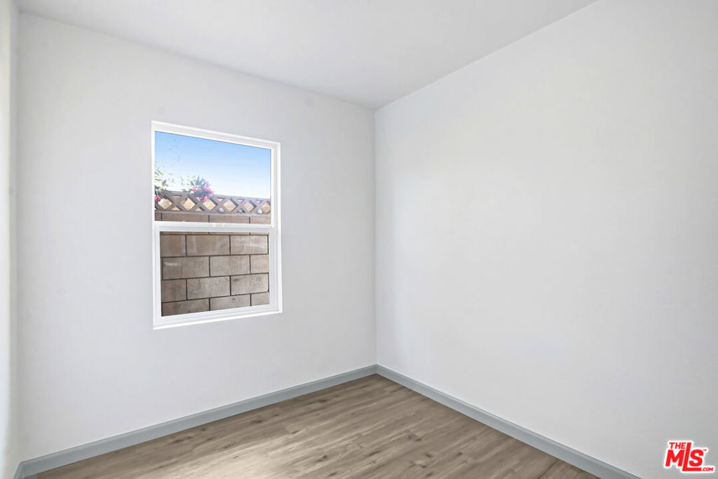 1851 W 23rd Street Property Photo 21