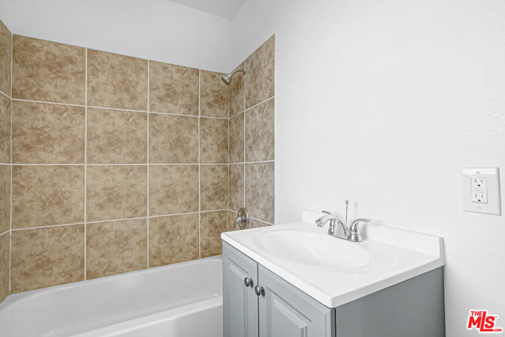 1851 W 23rd Street Property Photo 25