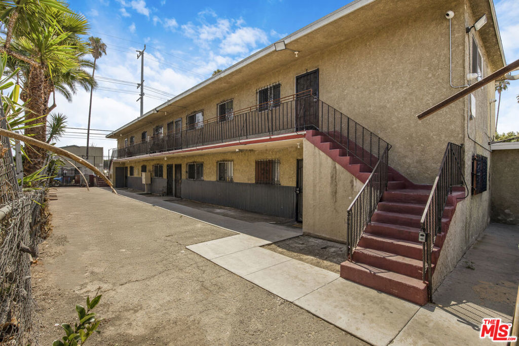 7427 S Figueroa Street Property Photo 2