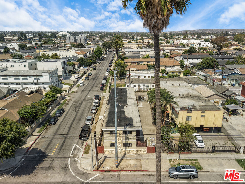 7427 S Figueroa Street Property Photo 10