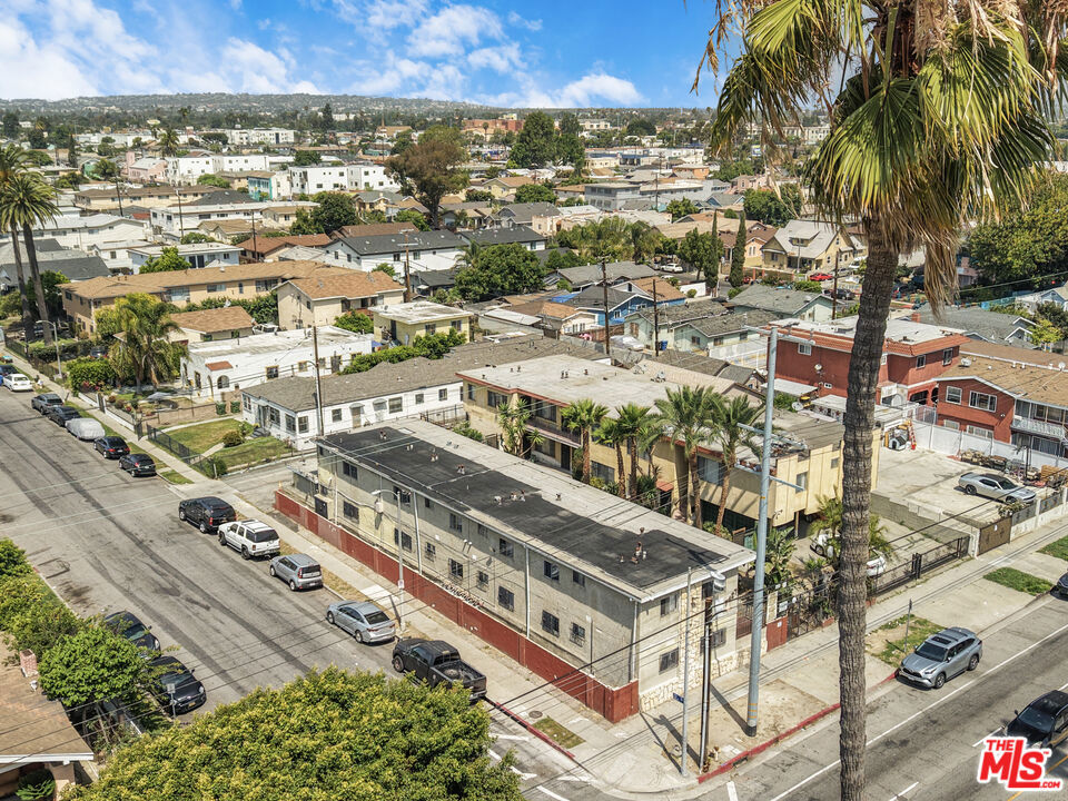 7427 S Figueroa Street Property Photo 11