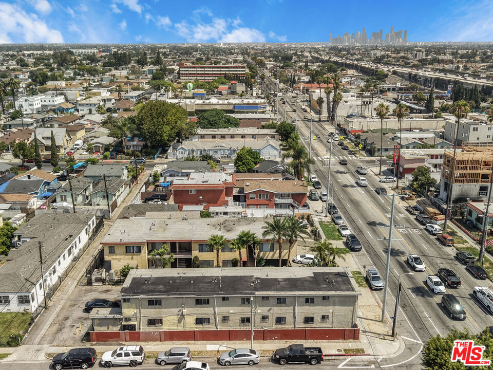 7427 S Figueroa Street Property Photo 12